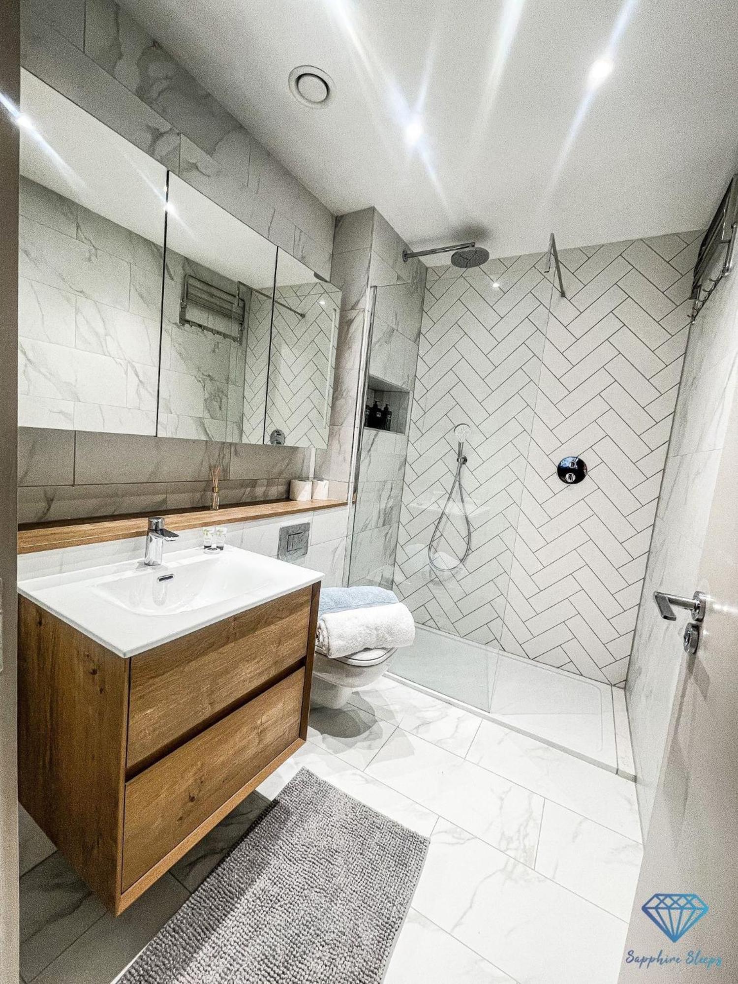 M1 City Centre 3 Bed 3 Bath Luxe Penthouse Manchester Buitenkant foto